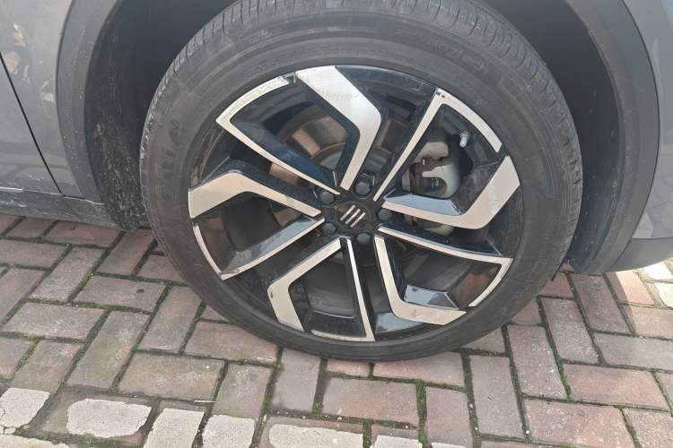 Used ENOVATE ME7 2021 530 km Right Front Wheel Hub