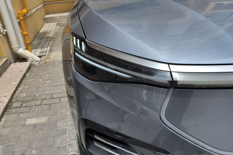Used ENOVATE ME7 2021 530 km Right Front Headlight
