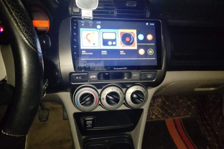 Used Everus S1 2011 1.3L Manual Comfort Edition Audio And AC Panel