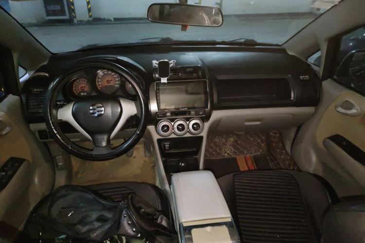 Used Everus S1 2011 1.3L Manual Comfort Edition Center Console