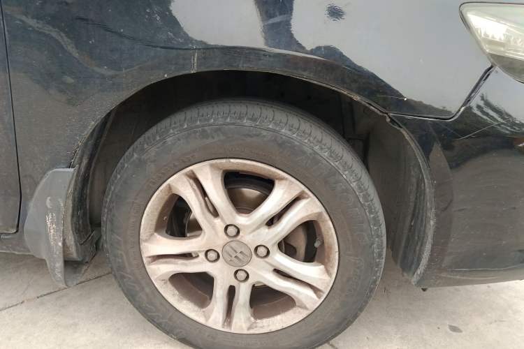 Used Everus S1 2011 1.3L Automatic Comfort Edition Right Front Wheel Hub