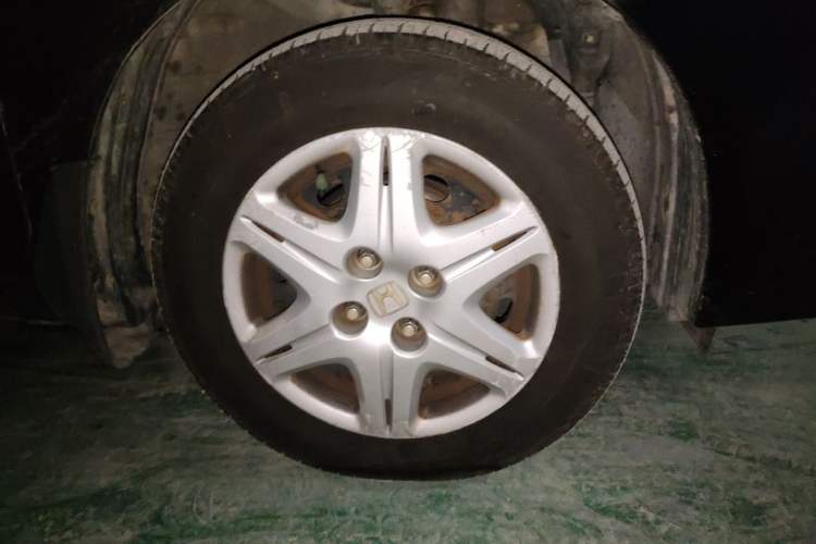 Used Everus S1 2011 1.3L Manual Comfort Edition Right Front Wheel Hub