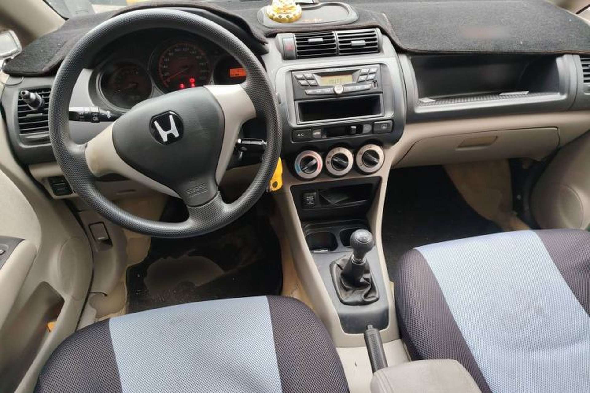 Used Everus S1 2011 1.3L Manual Comfort Edition Center Console