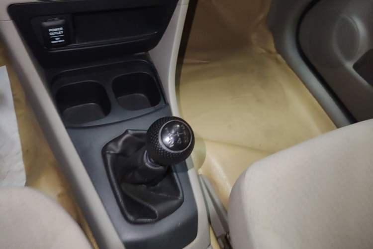 Used Everus S1 2011 1.3L Manual Comfort Edition Gear Lever
