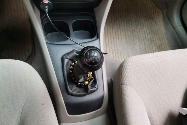 Used Everus S1 2011 1.3L Manual Comfort Edition Gear Lever