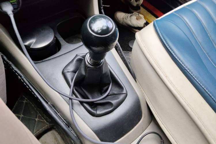 Used Everus S1 2011 1.3L Manual Comfort Edition Gear Lever