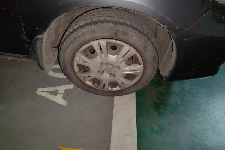 Used Everus S1 2011 1.3L Automatic Comfort Edition Right Front Wheel Hub