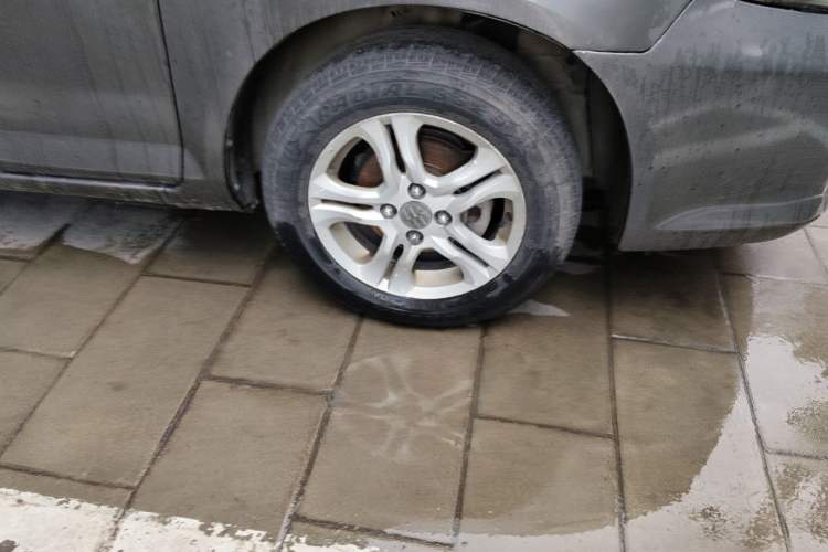 Used Everus S1 2011 1.3L Manual Comfort Edition Right Front Wheel Hub