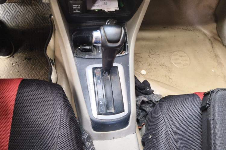 Used Everus S1 2011 1.3L Automatic Comfort Edition Gear Lever