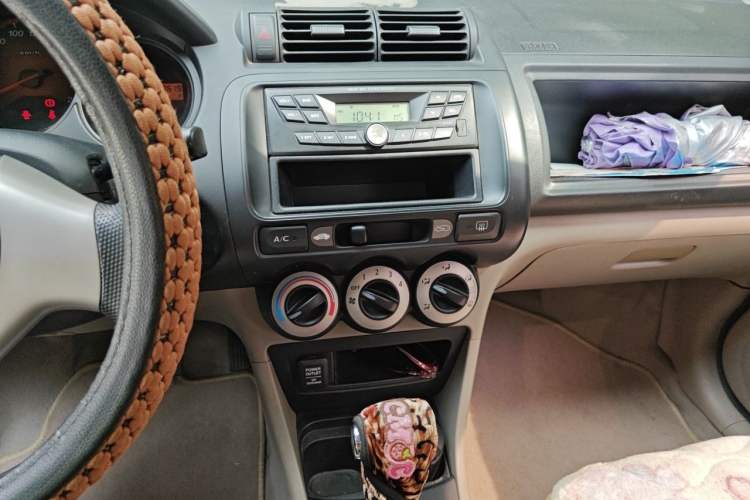 Used Everus S1 2011 1.3L Automatic Comfort Edition Audio And AC Panel