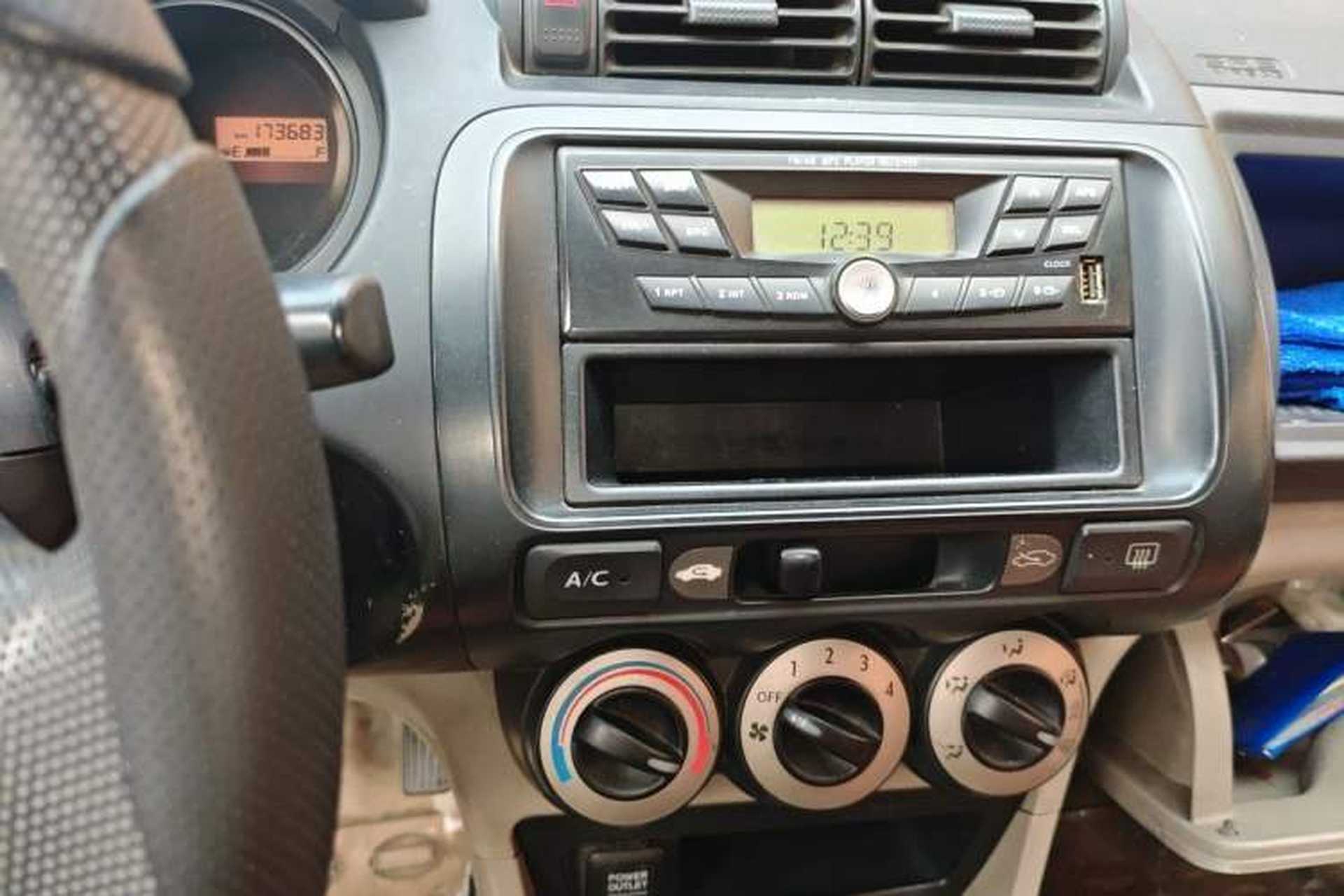 Used Everus S1 2011 1.3L Manual Comfort Edition Audio And AC Panel