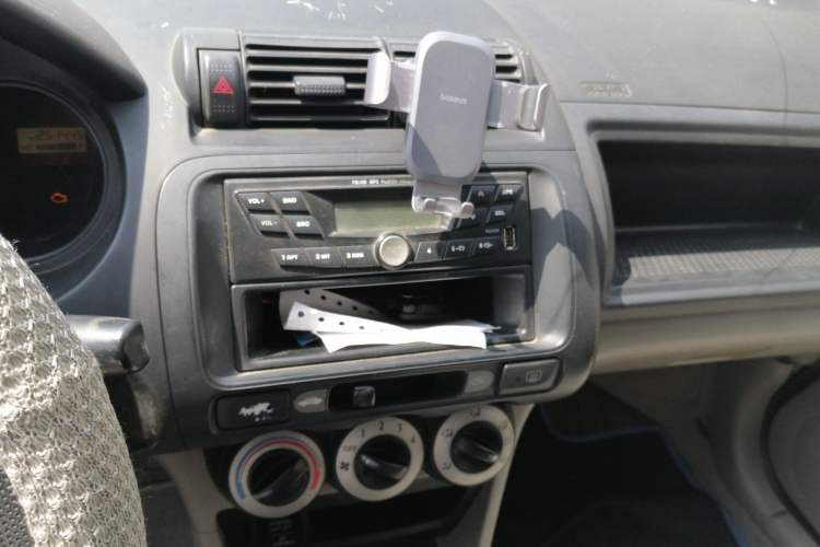 Used Everus S1 2011 1.3L Automatic Comfort Edition Audio And AC Panel