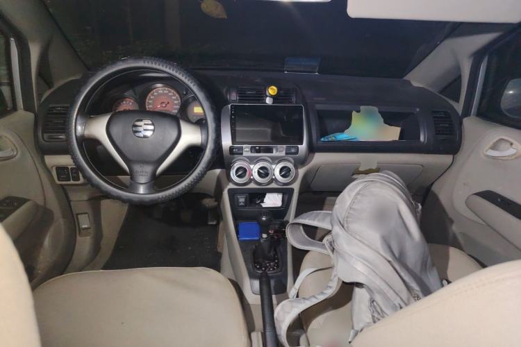 Used Everus S1 2011 1.3L Manual Comfort Edition Center Console