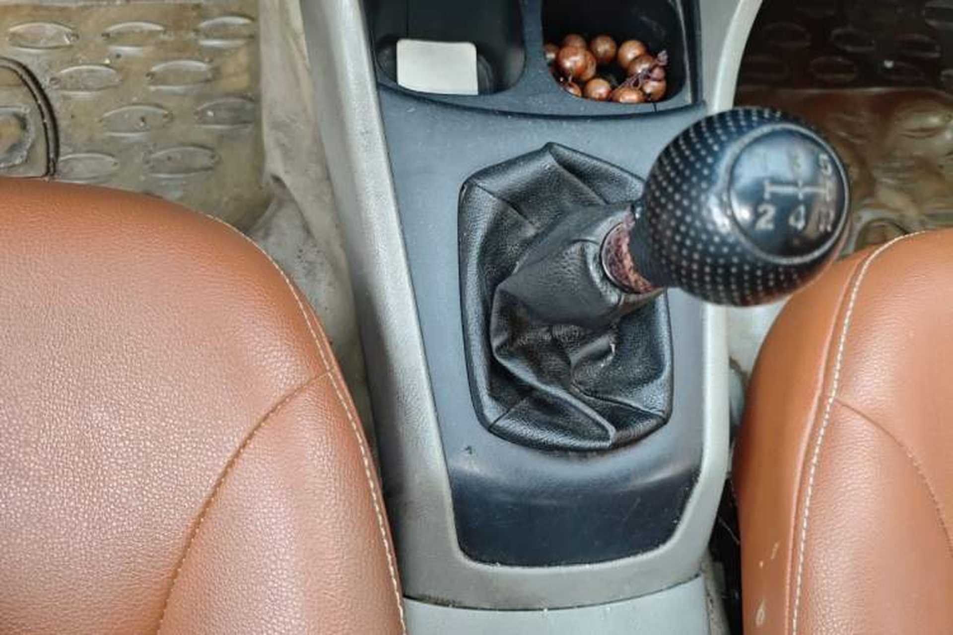Used Everus S1 2011 1.3L Manual Comfort Edition Gear Lever