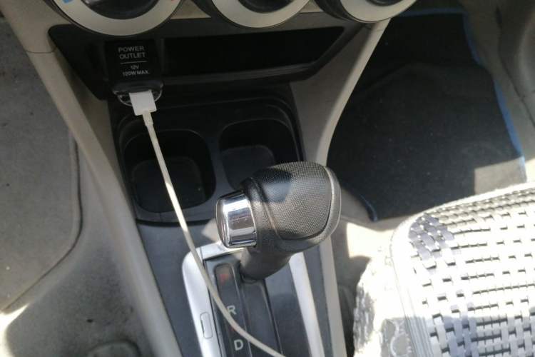 Used Everus S1 2011 1.3L Automatic Comfort Edition Gear Lever