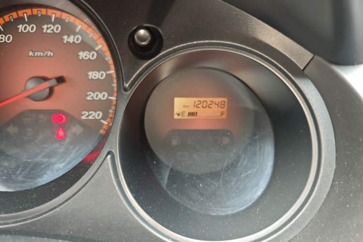 Used Everus S1 2011 1.3L Manual Comfort Edition Odometer Close Up
