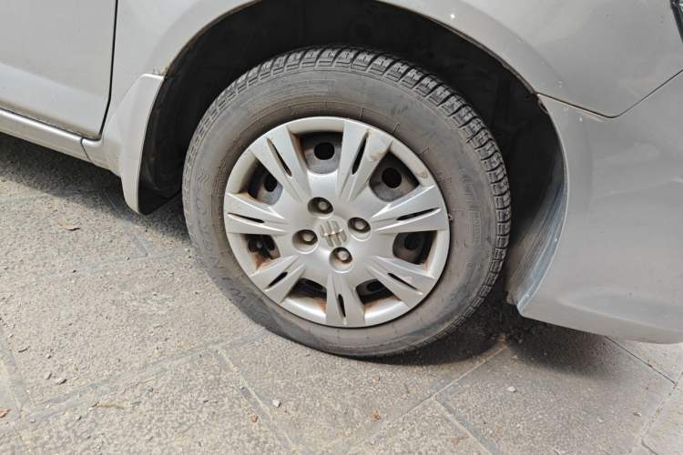 Used Everus S1 2011 1.3L Automatic Comfort Edition Right Front Wheel Hub