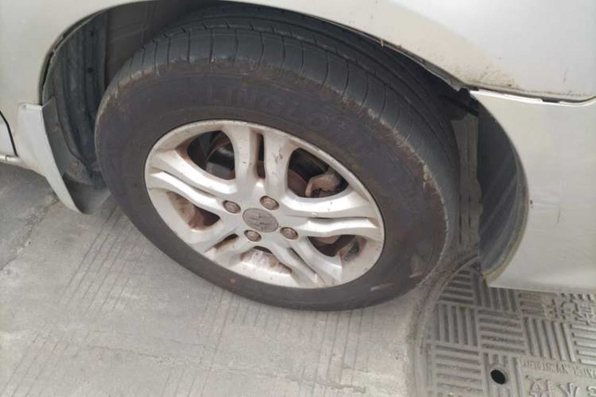 Used Everus S1 2011 1.3L Automatic Comfort Edition Right Front Wheel Hub