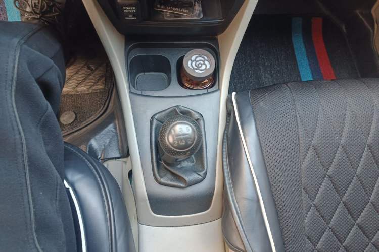 Used Everus S1 2011 1.3L Manual Comfort Edition Gear Lever