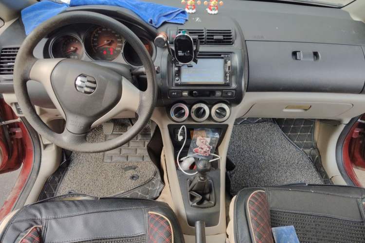 Used Everus S1 2012 1.3L Manual Comfort Edition Center Console