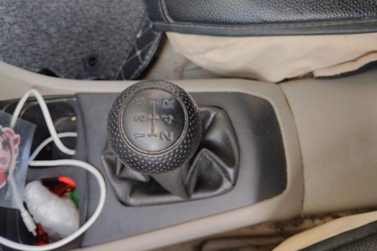 Used Everus S1 2012 1.3L Manual Comfort Edition Gear Lever