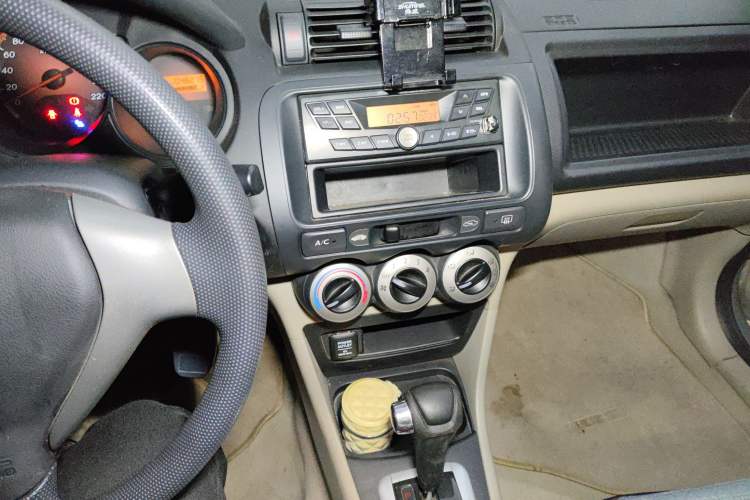 Used Everus S1 2012 1.3L Automatic Comfort Edition Audio And AC Panel