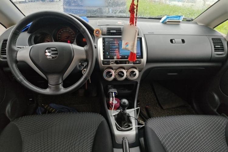 Used Everus S1 2012 1.5L Manual Sport Edition Center Console