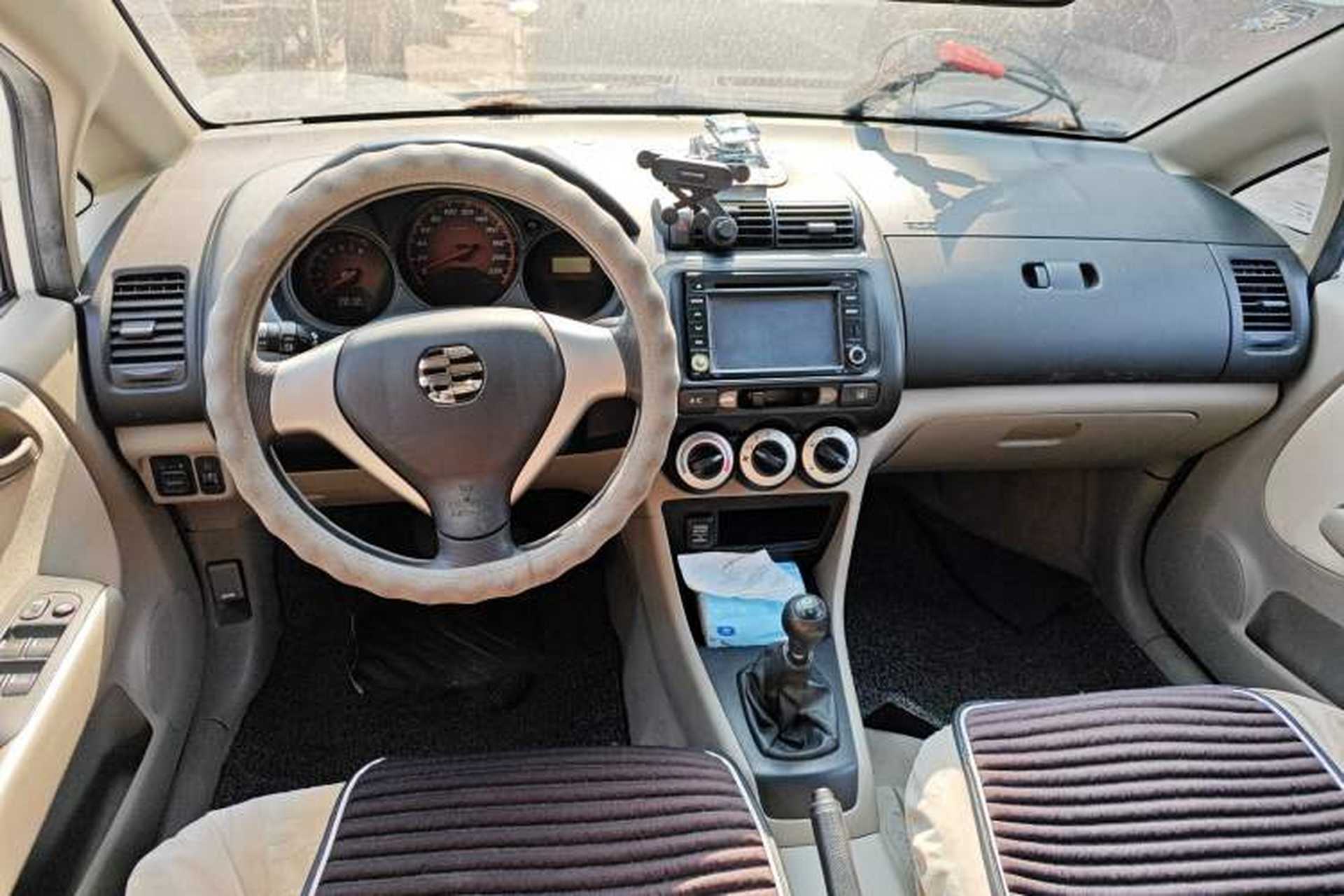Used Everus S1 2012 1.3L Manual Comfort Edition Center Console