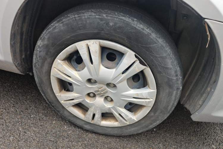 Used Everus S1 2012 1.3L Automatic Comfort Edition Right Front Wheel Hub