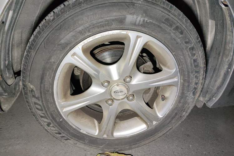 Used Everus S1 2012 1.3L Automatic Comfort Edition Right Front Wheel Hub