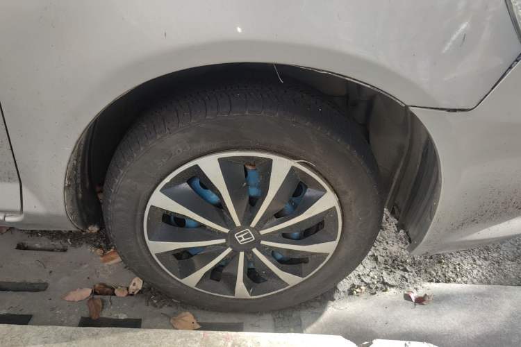 Used Everus S1 2012 1.3L Automatic Comfort Edition Right Front Wheel Hub