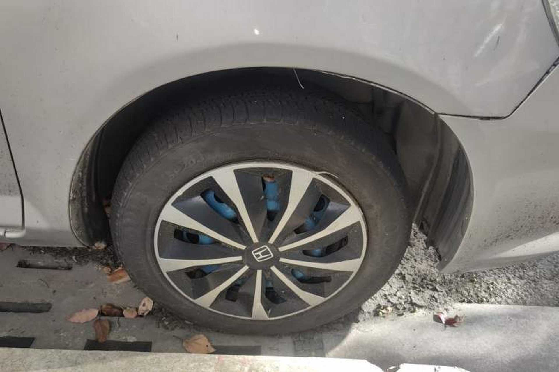 Used Everus S1 2012 1.3L Automatic Comfort Edition Right Front Wheel Hub