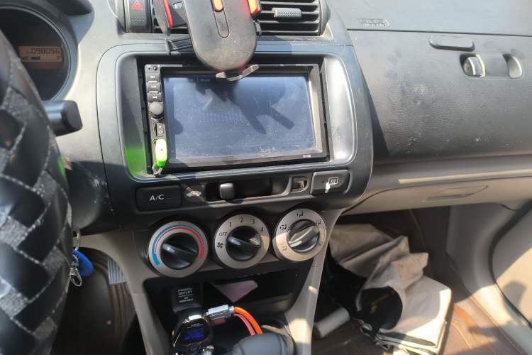 Used Everus S1 2012 1.3L Automatic Comfort Edition Audio And AC Panel