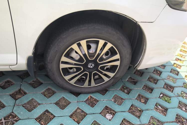 Used Everus S1 2012 1.3L Automatic Comfort Edition Right Front Wheel Hub