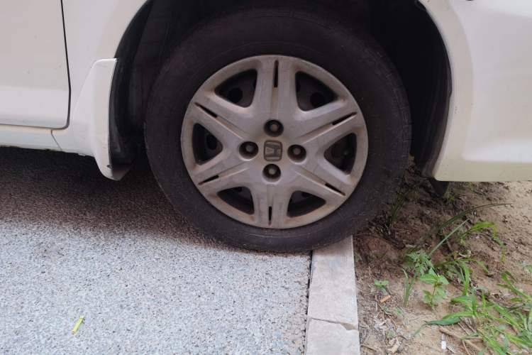 Used Everus S1 2012 1.3L Manual Comfort Edition Right Front Wheel Hub