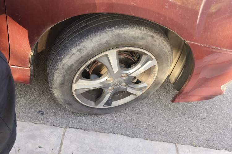 Used Everus S1 2013 1.5L Manual Sport Edition Right Front Wheel Hub