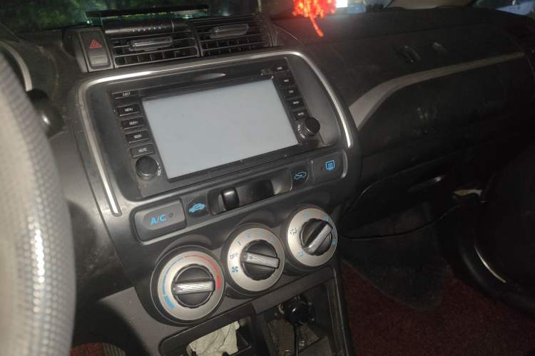 Used Everus S1 2013 1.5L Manual Sport Edition Audio And AC Panel