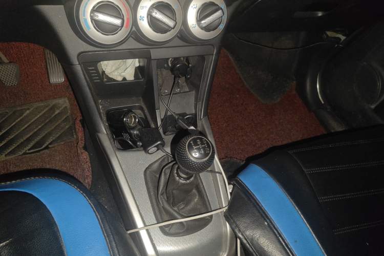 Used Everus S1 2013 1.5L Manual Sport Edition Gear Lever