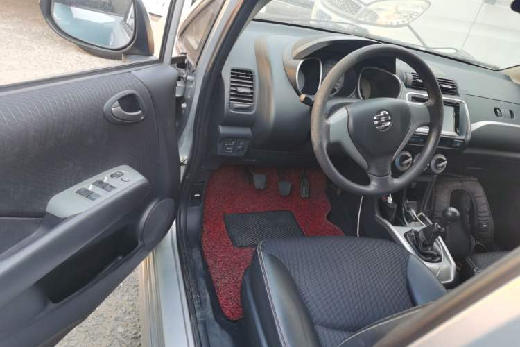 Used Everus S1 2013 1.5L Manual Sport Edition Interior 3