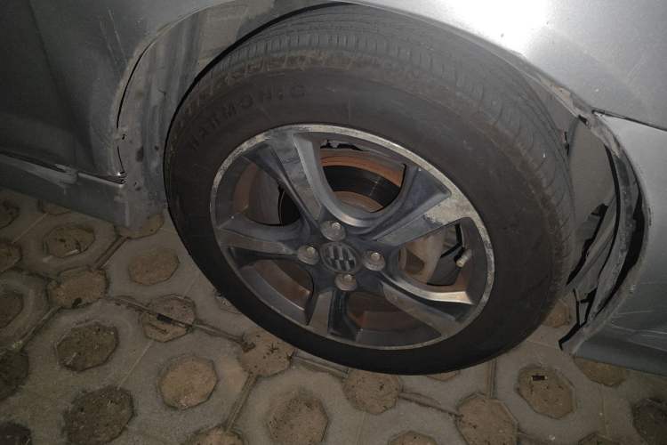 Used Everus S1 2013 1.5L Manual Sport Edition Right Front Wheel Hub
