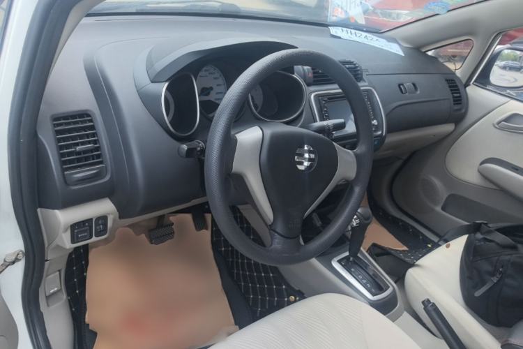 Used Everus S1 2013 1.5L Automatic Comfort Edition Center Console