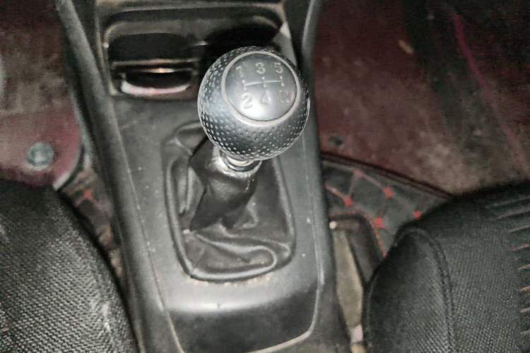 Used Everus S1 2013 1.5L Manual Comfort Edition Gear Lever