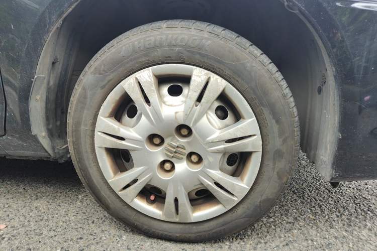 Used Everus S1 2014 1.3L Manual Comfort Edition Right Front Wheel Hub