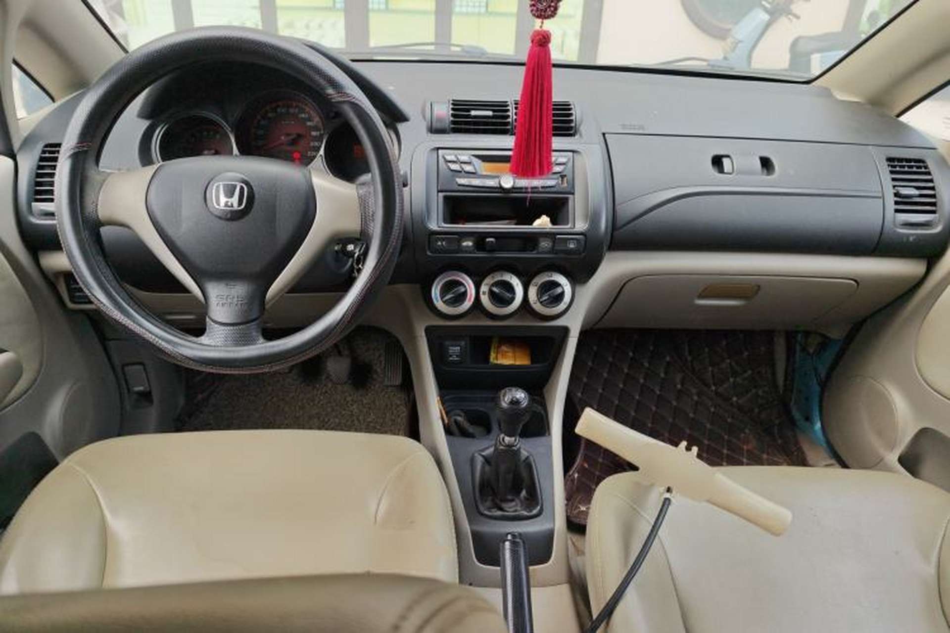 Used Everus S1 2014 1.3L Manual Comfort Edition Center Console