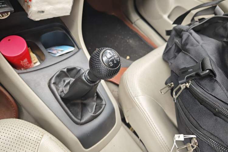 Used Everus S1 2014 1.3L Manual Comfort Edition Gear Lever