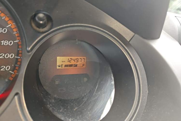 Used Everus S1 2014 1.3L Manual Comfort Edition Odometer Close Up