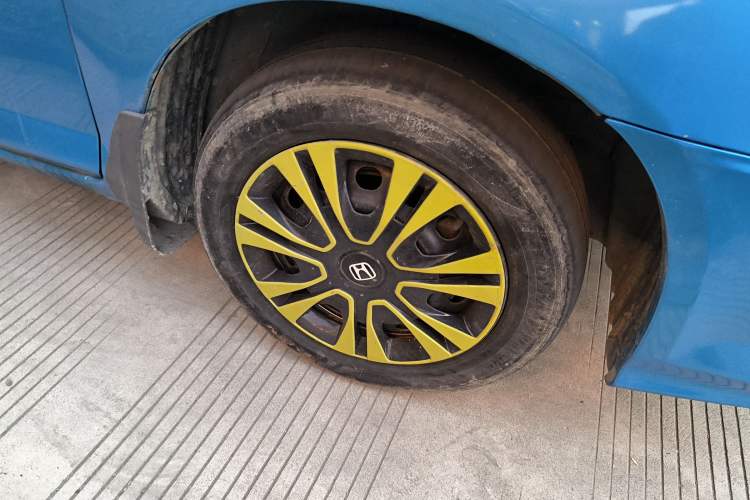 Used Everus S1 2014 1.3L Manual Comfort Edition Right Front Wheel Hub