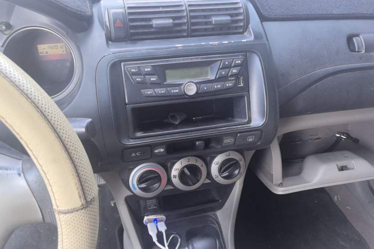 Used Everus S1 2014 1.3L Automatic Comfort Edition Audio And AC Panel