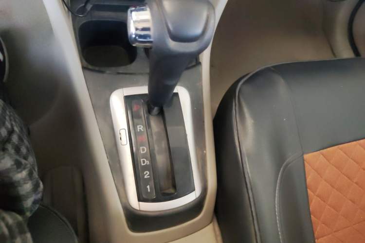 Used Everus S1 2014 1.3L Automatic Comfort Edition Gear Lever