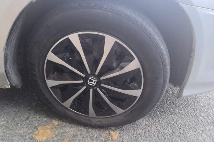 Used Everus S1 2014 1.3L Automatic Comfort Edition Right Front Wheel Hub